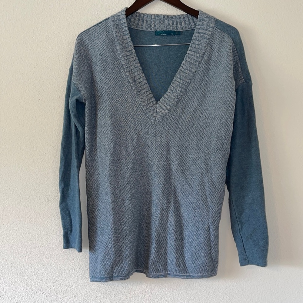 Prana Blue v neck Sweater Small